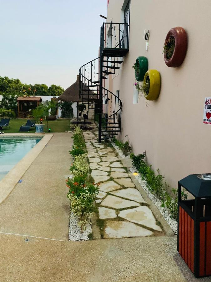 Le Diamant Noir Hotel Nguékokh Екстериор снимка