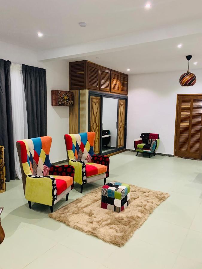 Le Diamant Noir Hotel Nguékokh Екстериор снимка